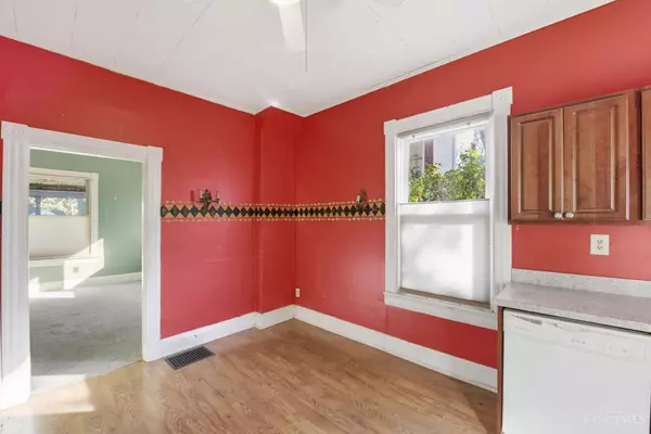Glendale, OH 45246,103 W Sharon Rd