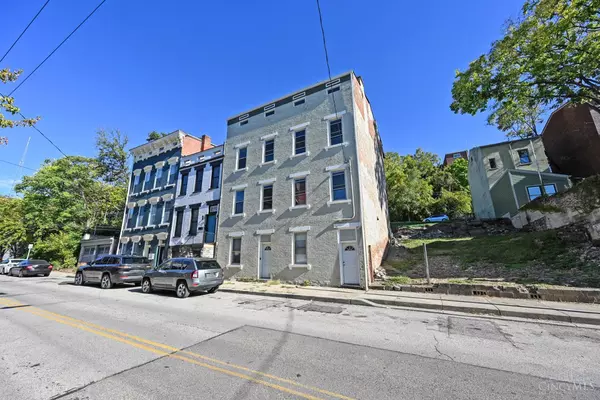 Cincinnati, OH 45202,64 E Clifton Ave