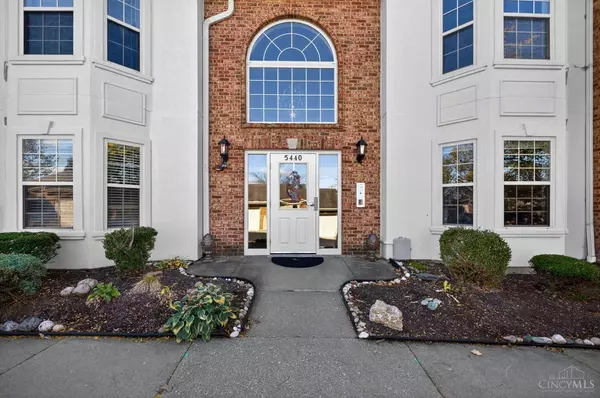 5440 Asbury Lake Dr #12, Green Twp, OH 45247