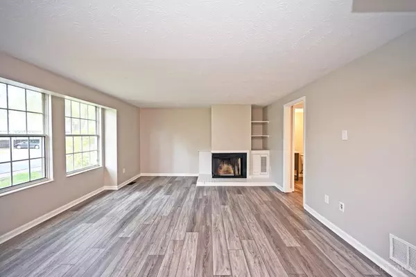 Anderson Twp, OH 45230,906 Woodlyn Dr N #4