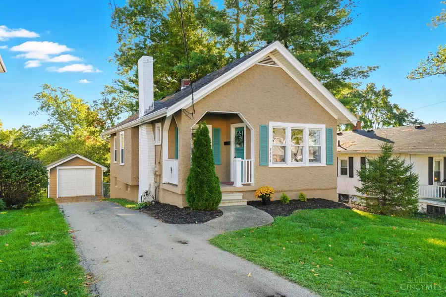 7238 Osceola Dr, Madeira, OH 45243