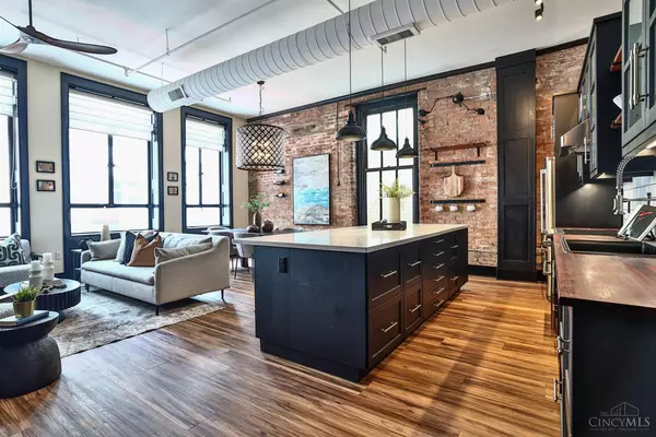 Cincinnati, OH 45202,417 Vine St #402