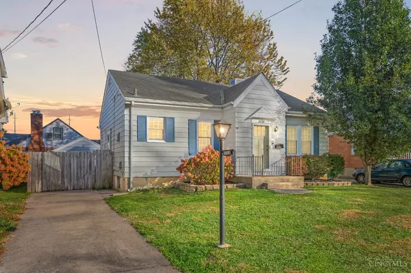 8028 Beech Ave, Deer Park, OH 45236