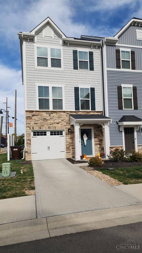 13 Wentworth Ln, Deer Park, OH 45236