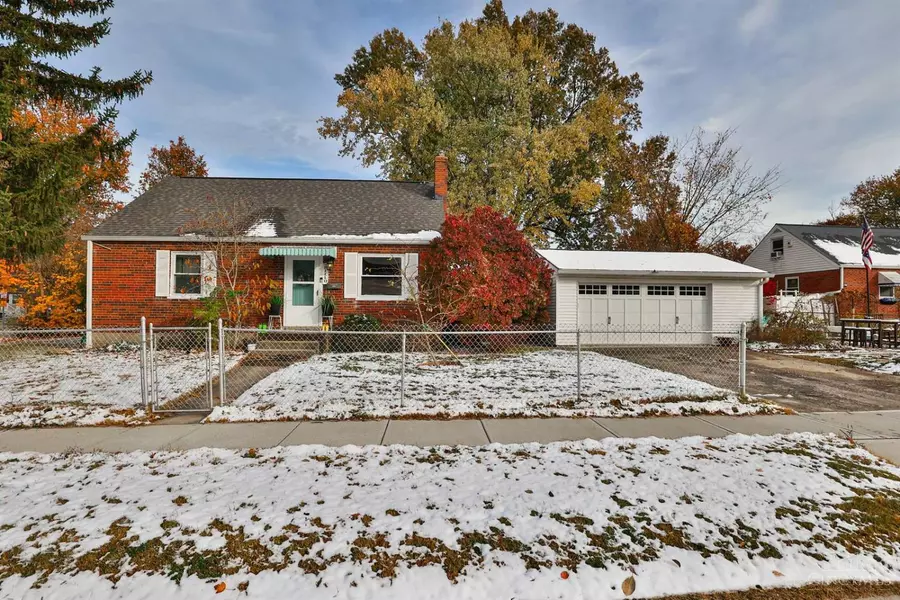 9384 Lark Ct, Blue Ash, OH 45242