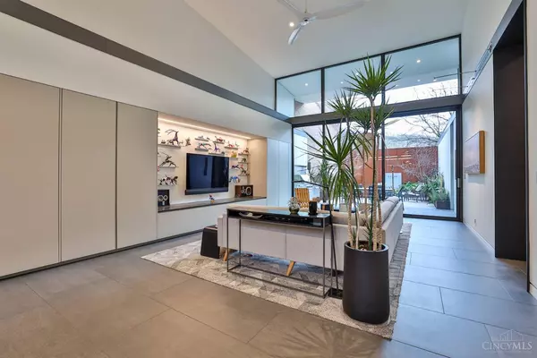 Cincinnati, OH 45202,1826 Elm St