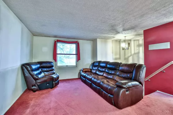 Anderson Twp, OH 45230,876 Laverty