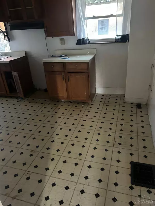 Cincinnati, OH 45213,3942 Standish Ave