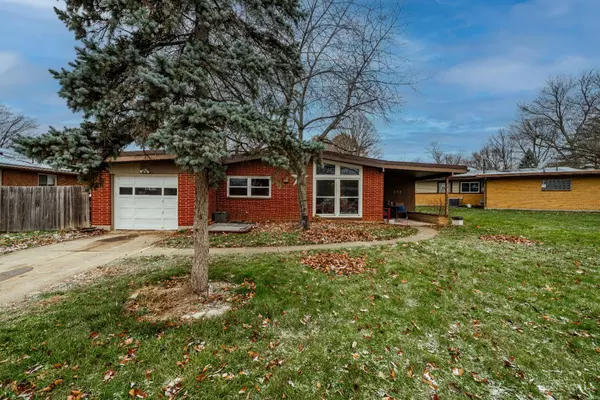 932 Fairacres Dr, Kettering, OH 45429