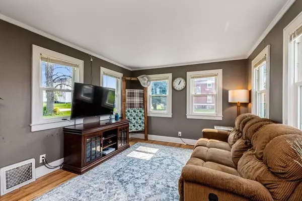 Ellsworth, IA 50075,1721 DeWitt ST