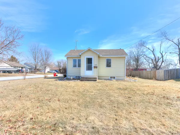 1833 6th ST, Nevada, IA 50201