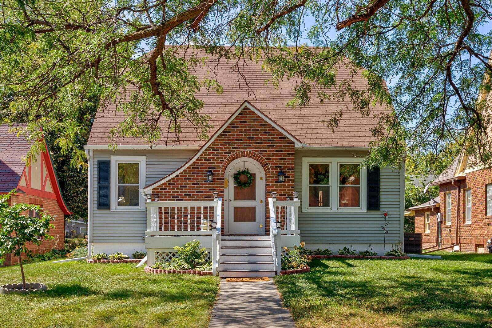 1128 10th ST, Nevada, IA 50201
