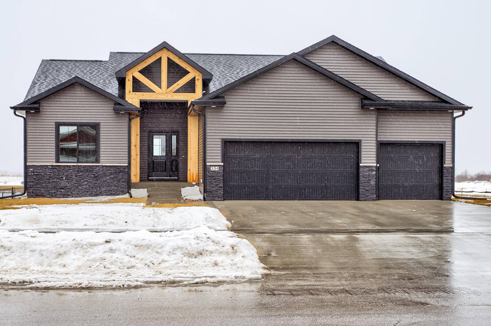 334 Cedar DR, Gilbert, IA 50105