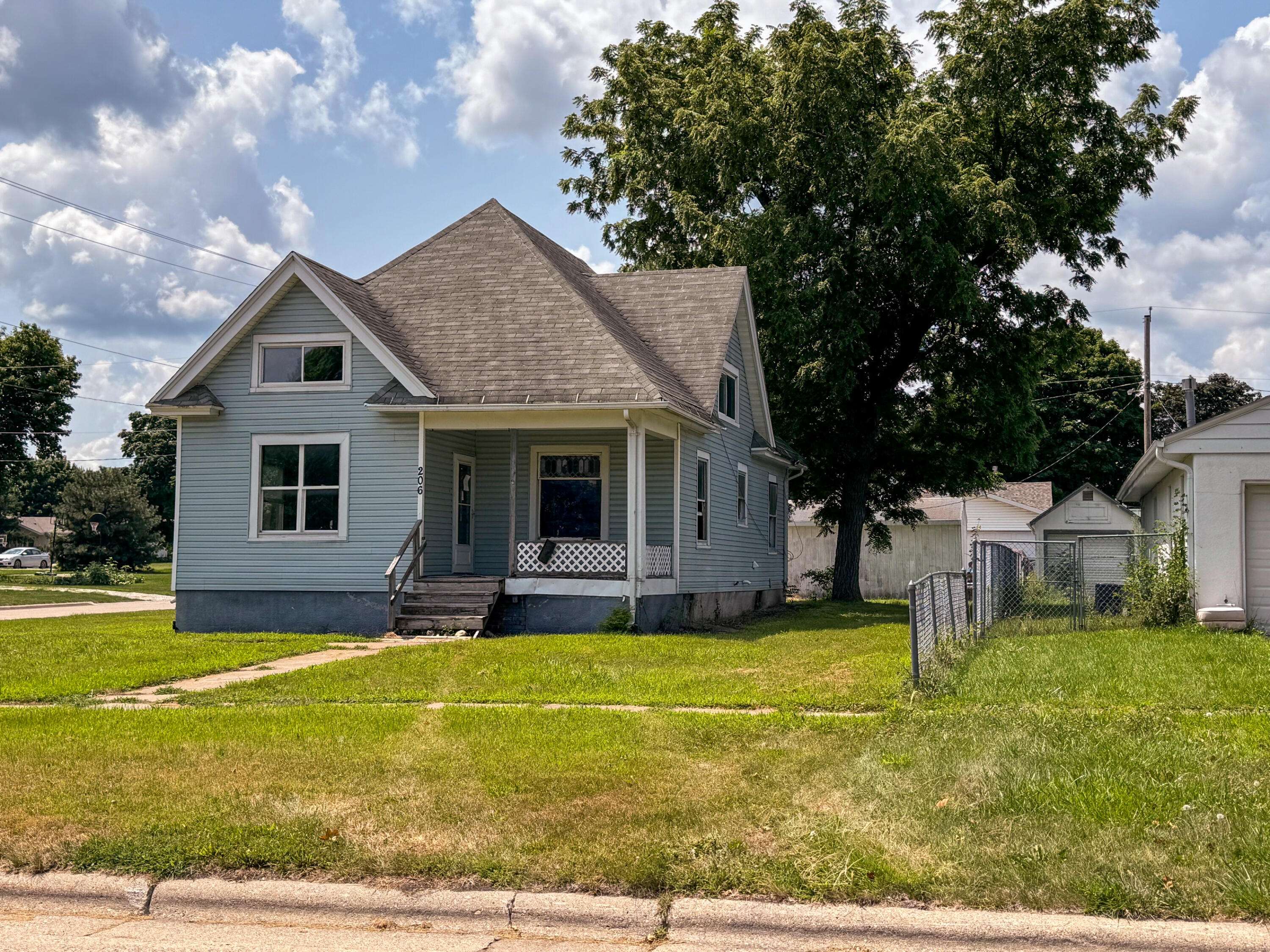 206 S Oak ST, Jefferson, IA 50129