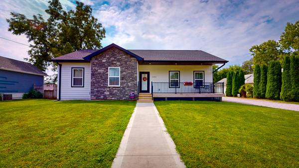 1202 Vine ST, Dallas Center, IA 50063