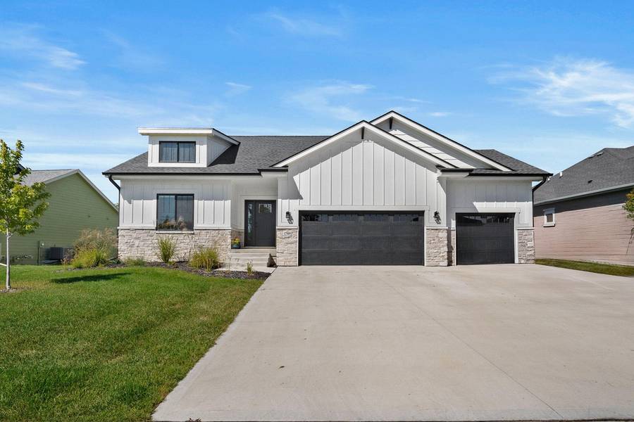 1709 Westside DR, Polk City, IA 50226