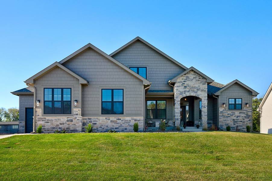 1012 W Aspen Ridge CIR, Polk City, IA 50226