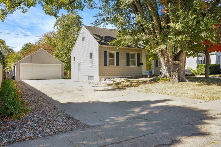 1209 Grand AVE, Ames, IA 50010