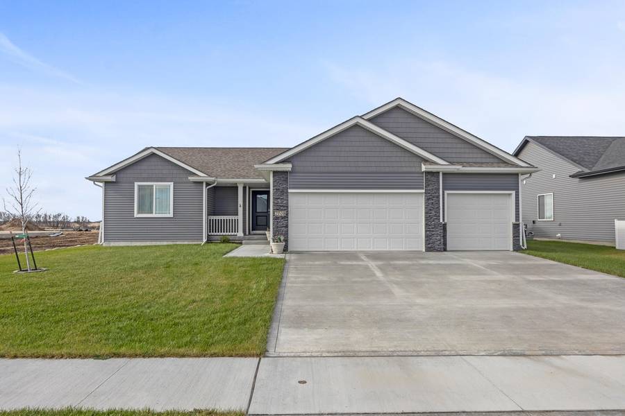 2708 NW Boulder Point PL, Ankeny, IA 50023