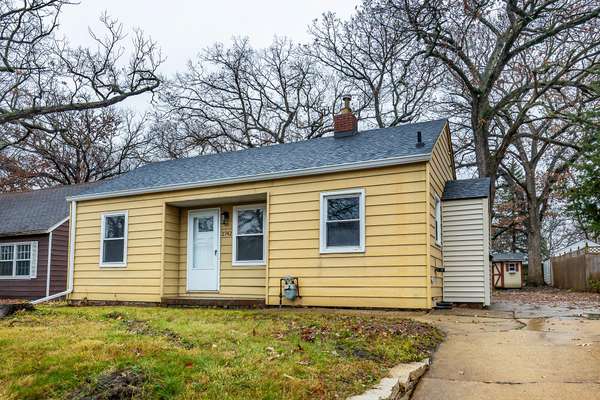 2742 Hickman RD, Des Moines, IA 50310