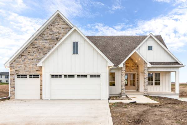 50054 Prairie Point Ct, Ames, IA 50014