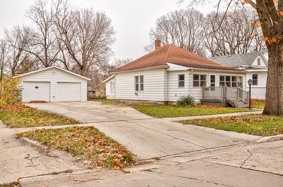 215 E 7th ST, Ames, IA 50010