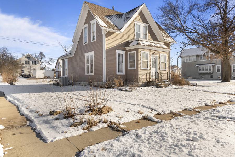 102 S Linn ST, Roland, IA 50236