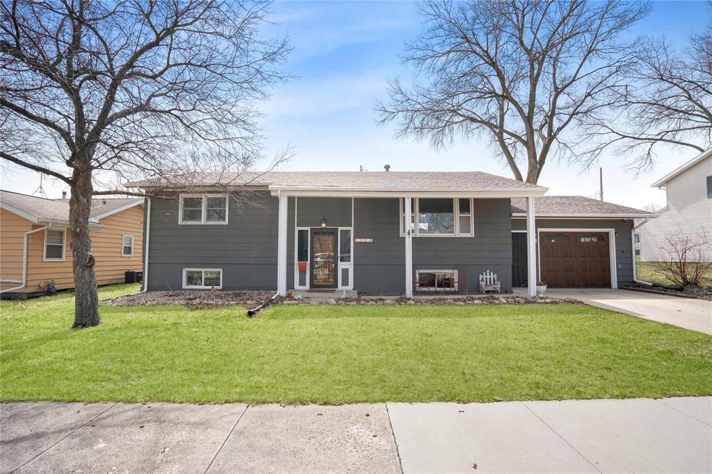 1208 Mary LN, Webster City, IA 50595