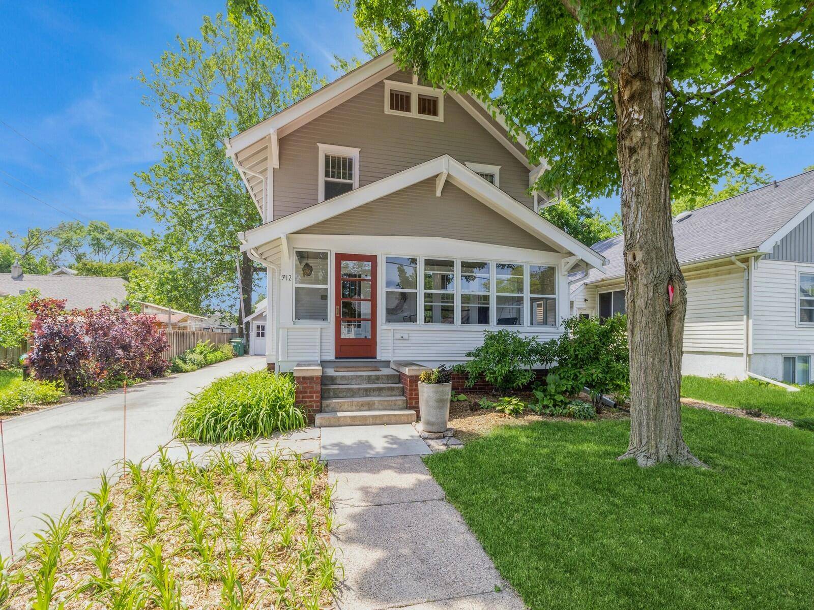 712 10th ST, Ames, IA 50010