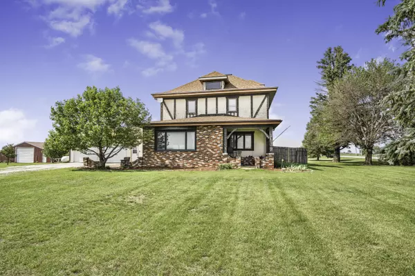 2933 Little Wall Lake RD, Jewell, IA 50130