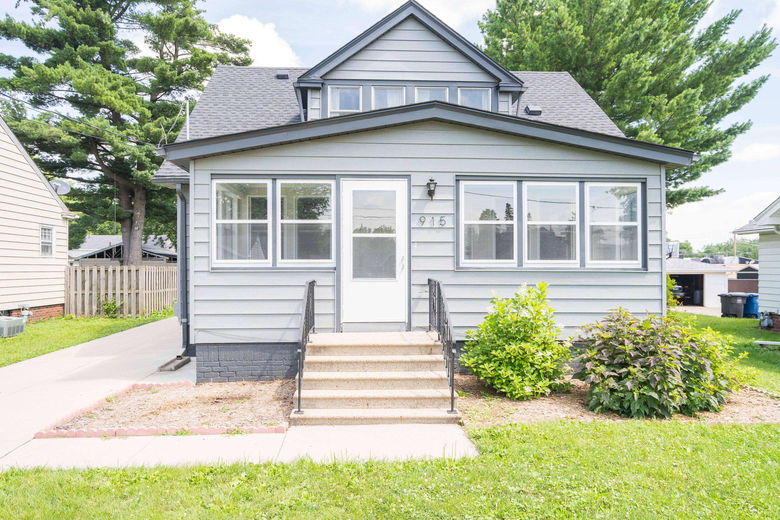 915 Rose AVE, Des Moines, IA 50315