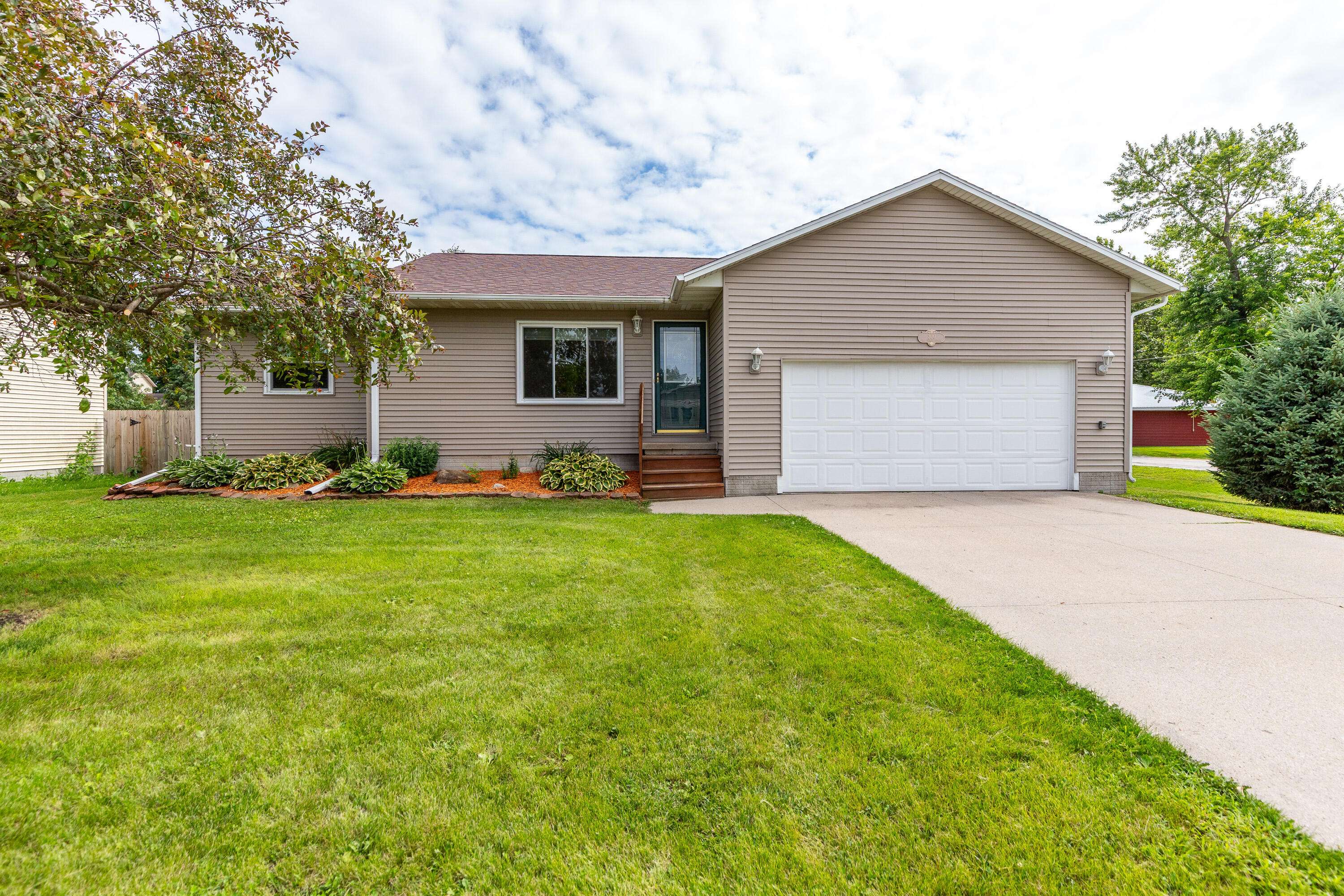 300 3rd St CIR, Randall, IA 50231
