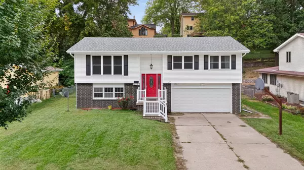 1527 Meadowlane AVE, Ames, IA 50010