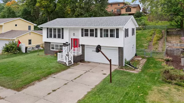 Ames, IA 50010,1527 Meadowlane AVE