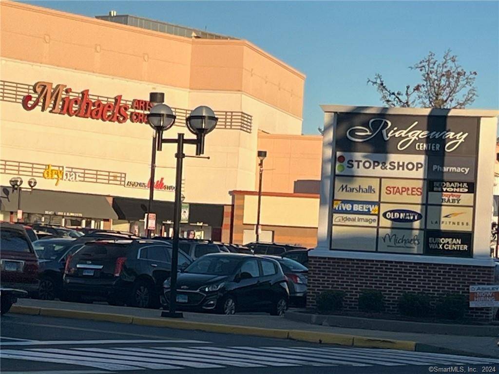 la fitness stamford parking