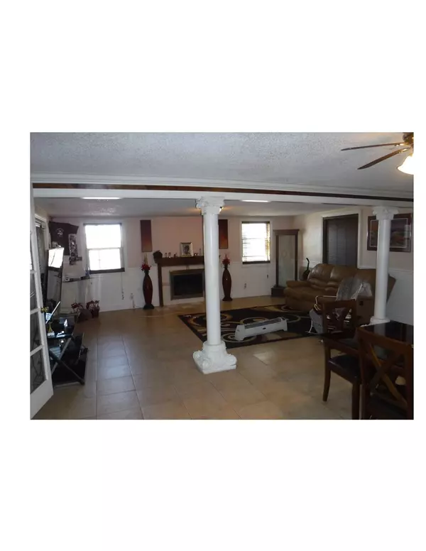 Lake Los Angeles, CA 93535,40621 E 177th ST