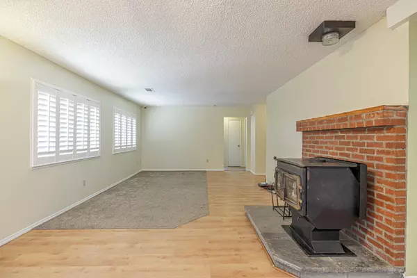 Rosamond, CA 93560,6577 Holiday AVE