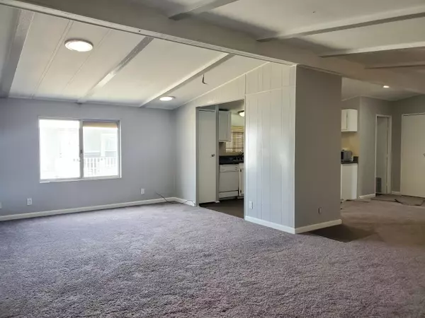 Rosamond, CA 93560,2105 Windharp Drive #33