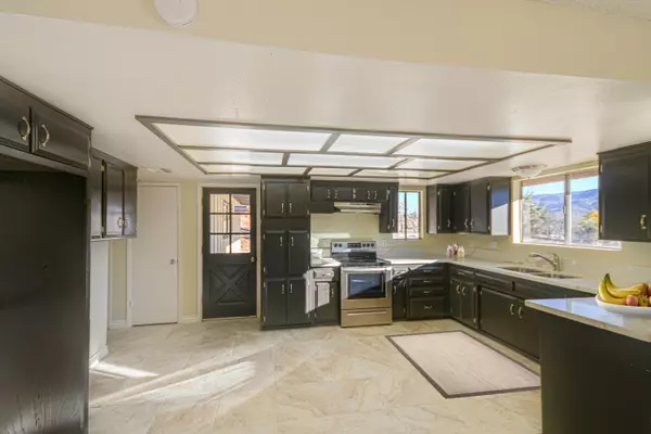 Leona Valley, CA 93551,8756 Cache ST