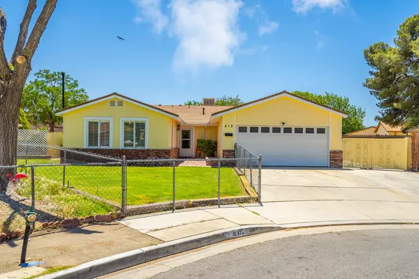 418 Woodlark ST, Lancaster, CA 93535