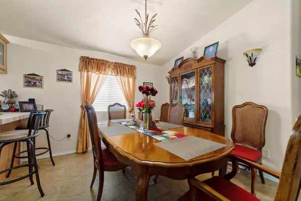 Rosamond, CA 93560,2113 Windflower DR #107