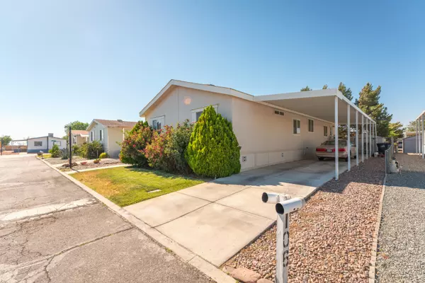 Rosamond, CA 93560,2113 Windflower DR #107