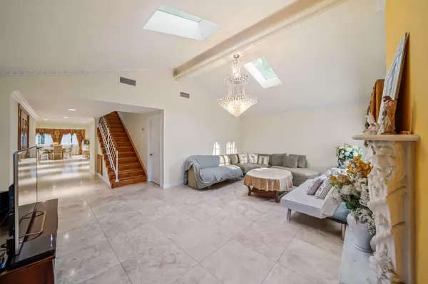 La Crescenta, CA 91214,9308 Belvoir AVE