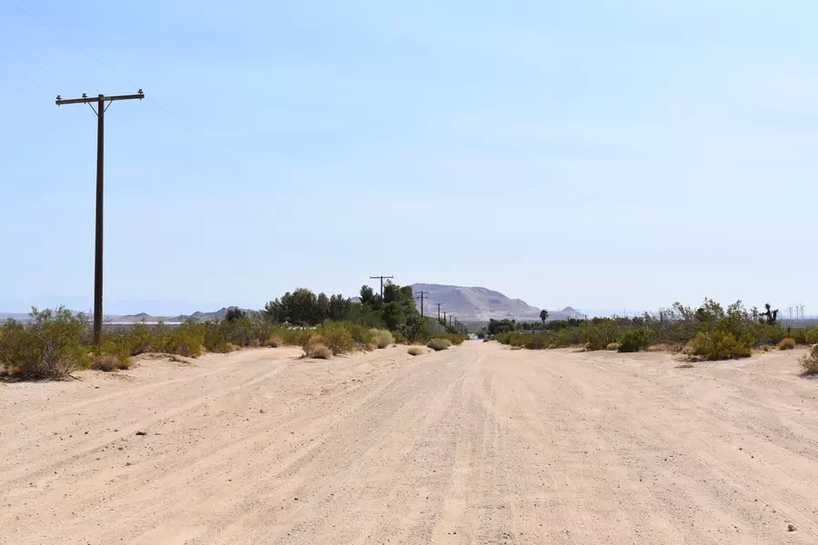 Arroyo Ave & Koch St, Mojave, CA 93501
