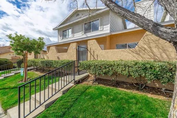 Palmdale, CA 93551,39239 W 10th ST #Unit B