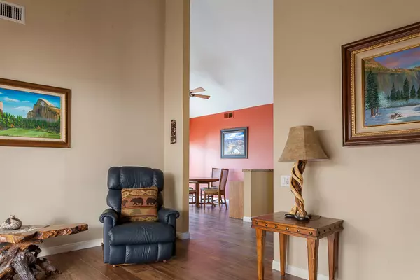 Santa Clarita, CA 91355,23620 VíA Beguine