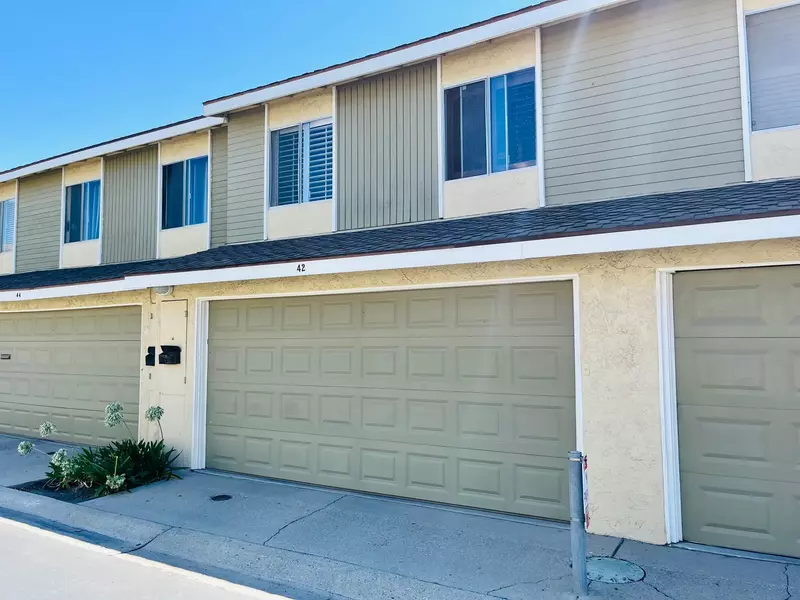 42 Bahia CIR, Santa Paula, CA 93060