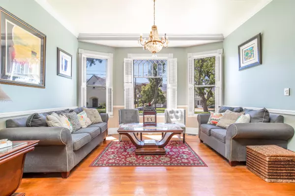 Santa Paula, CA 93060,733 E Santa Paula ST