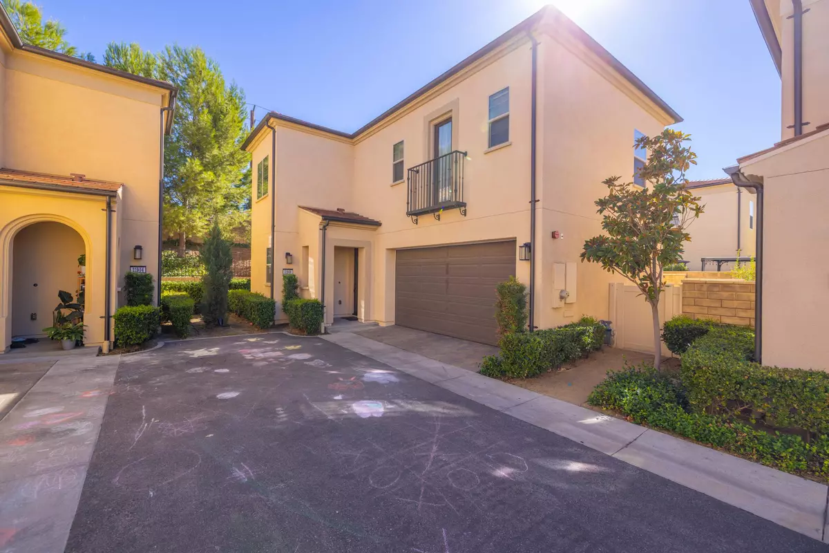 Santa Clarita, CA 91350,21908 Moveo DR