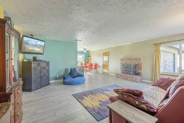 Lake Los Angeles, CA 93591,17334 Queensglen AVE